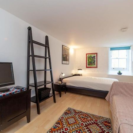 Charming 1 Bedroom Apartment In Old School House Лондон Экстерьер фото