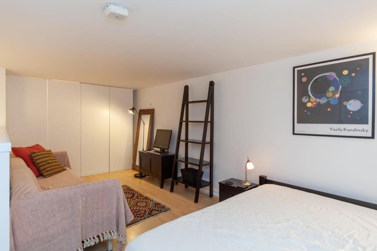 Charming 1 Bedroom Apartment In Old School House Лондон Экстерьер фото