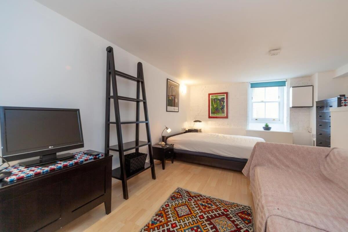 Charming 1 Bedroom Apartment In Old School House Лондон Экстерьер фото
