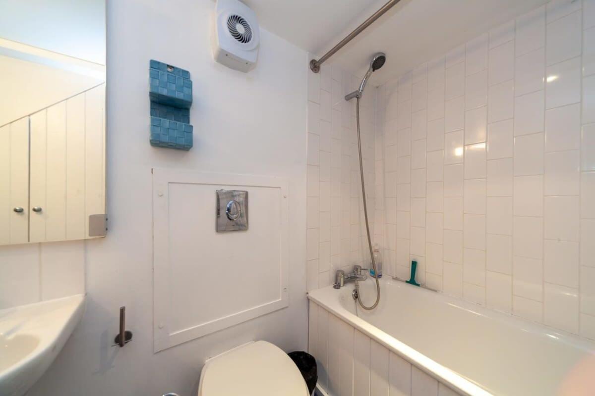Charming 1 Bedroom Apartment In Old School House Лондон Экстерьер фото