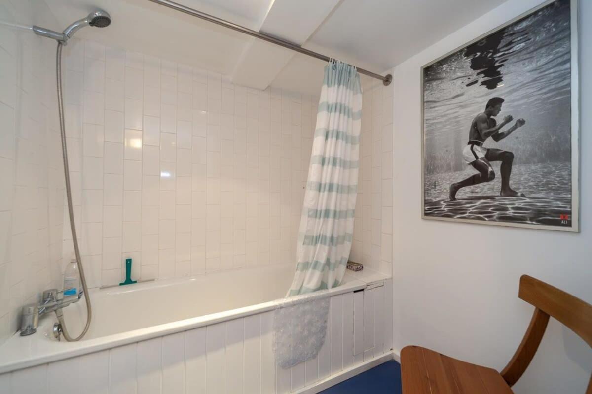 Charming 1 Bedroom Apartment In Old School House Лондон Экстерьер фото