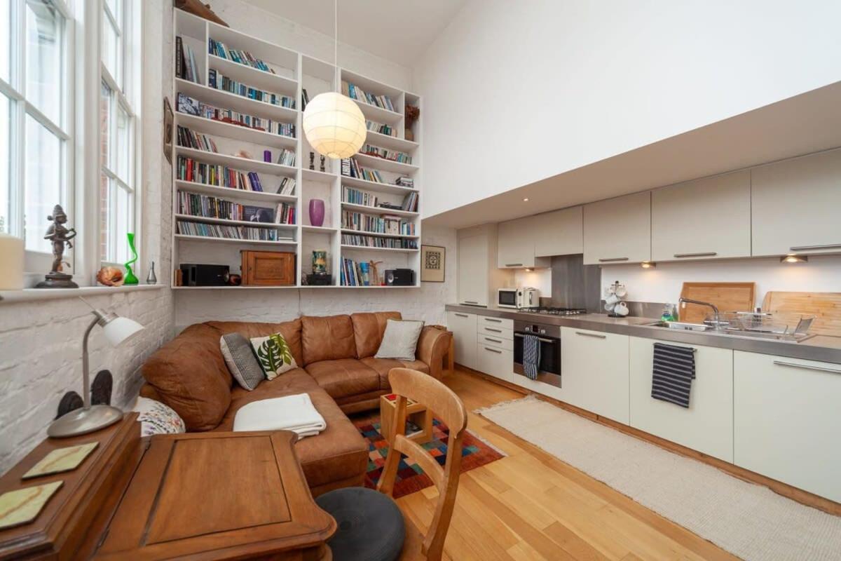 Charming 1 Bedroom Apartment In Old School House Лондон Экстерьер фото