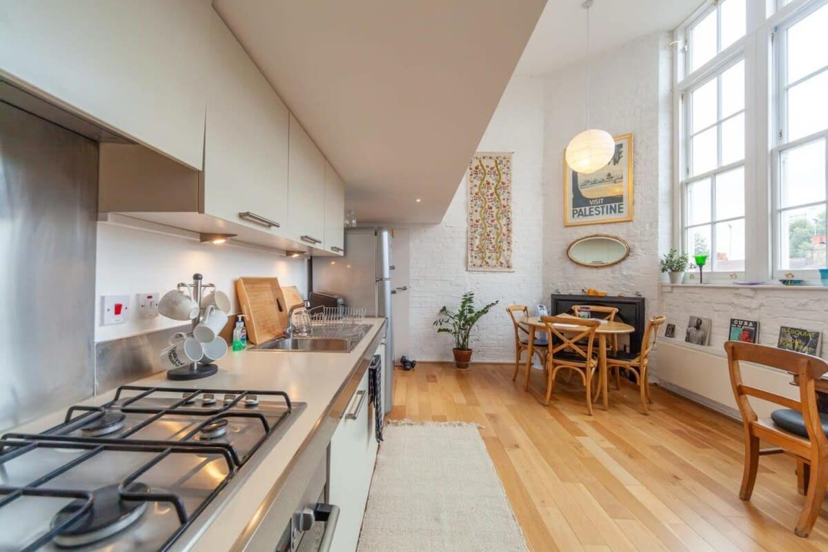Charming 1 Bedroom Apartment In Old School House Лондон Экстерьер фото