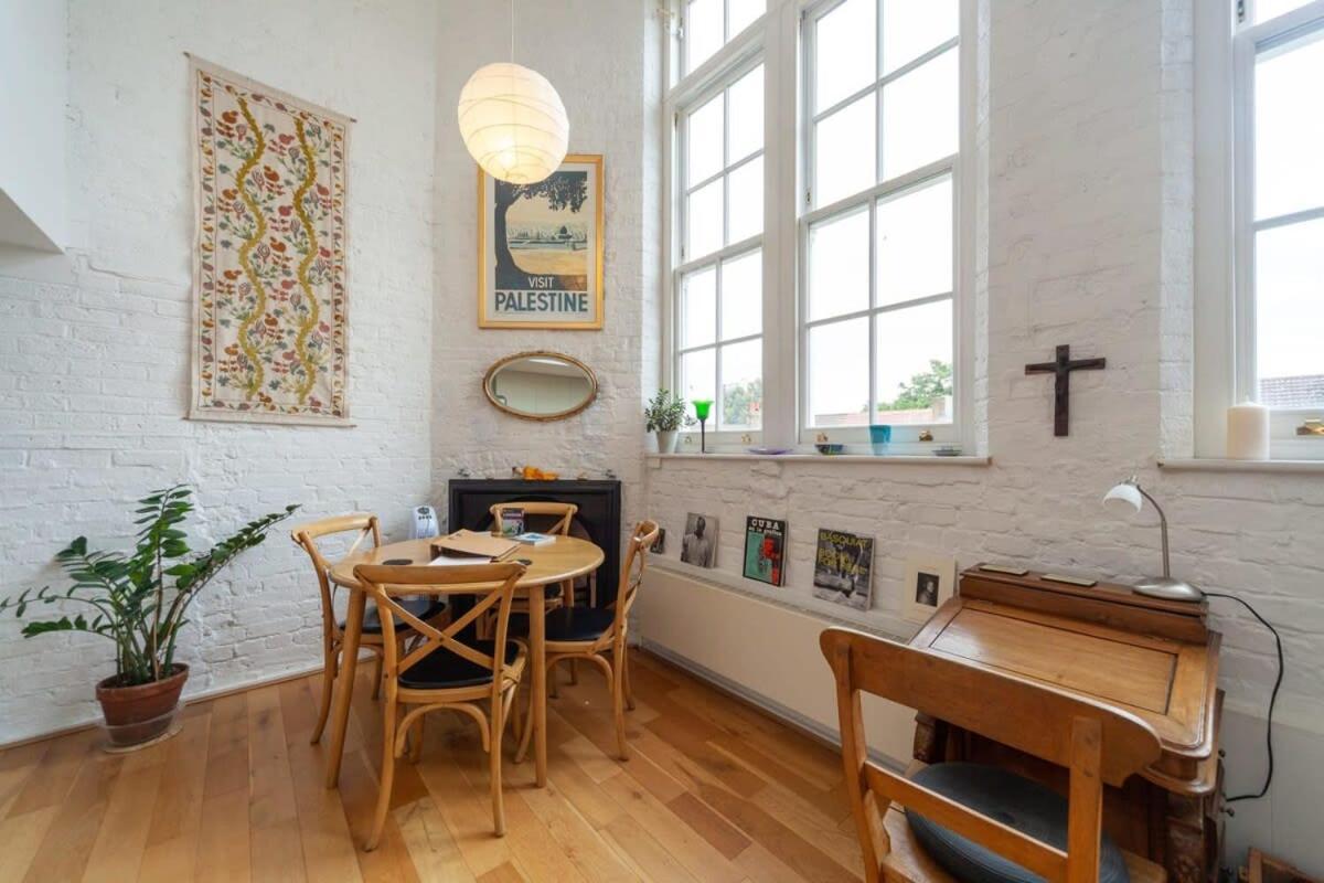 Charming 1 Bedroom Apartment In Old School House Лондон Экстерьер фото