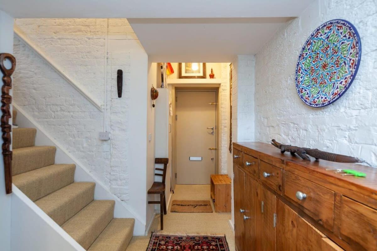 Charming 1 Bedroom Apartment In Old School House Лондон Экстерьер фото